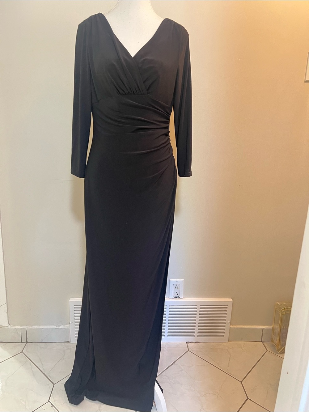 Lauren Ralph Lauren Black Long-Sleeve Ruched V-Neck Gown